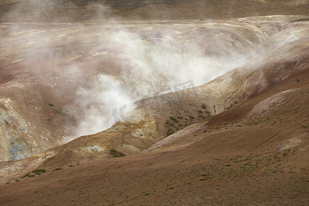 沸腾的火摄影照片_冰岛克拉夫拉火山区地热区