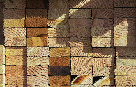 一堆建筑木头