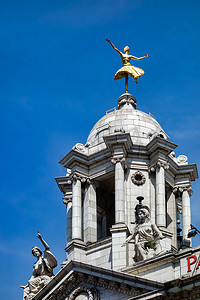伦敦-7 月 27 日： 安娜巴甫洛娃经典复制品镀金雕像