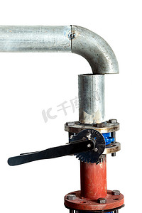 安装高压水管。