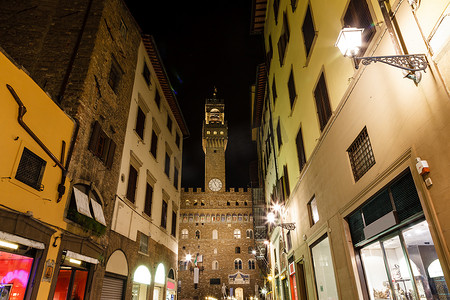 Palazzo Vecchio（旧宫）一个巨大的罗马式堡垒 P