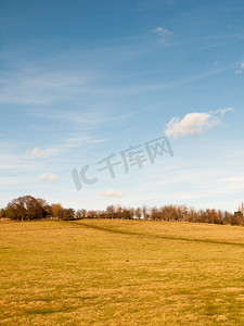 广阔的开阔平原农田草地农业英格兰前方蓝天