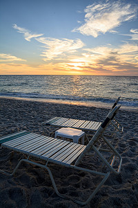 佛罗里达州那不勒斯范德比尔特海滩沿岸的椅子