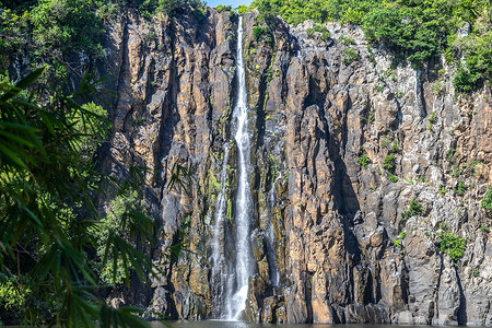 蓝天瀑布摄影照片_在留尼汪岛的尼亚加拉瀑布瀑布