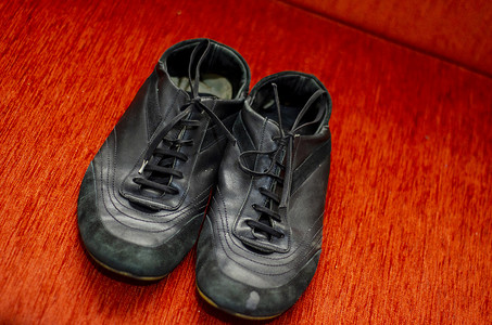 老式黑色步行鞋，复古黑色步行鞋
