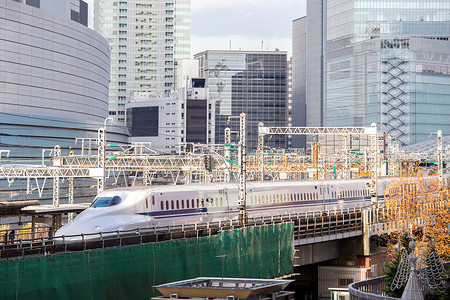 有地平线的东京铁路