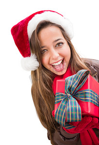 女孩戴着圣诞圣诞帽，蝴蝶结包裹的礼物被白色隔离。