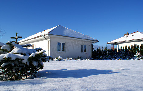 雪中​​的房子