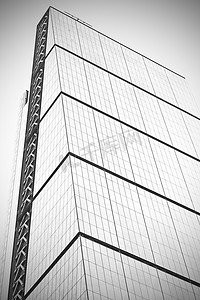 银行窗口摄影照片_伦敦摩天大楼金融区和窗口的新建筑