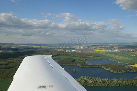 空降摄影照片_从 Kunovice 机场空降