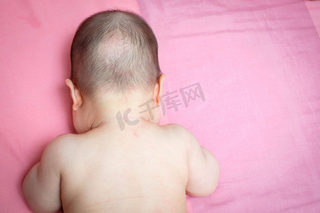 真发摄影照片_亚洲女婴掉头发换真发