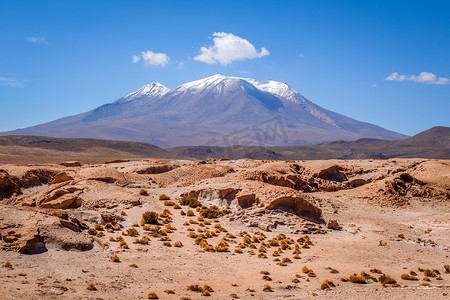 阳光山脉摄影照片_玻利维亚南利佩斯的山脉和沙漠景观