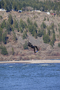 乘风计划摄影照片_风帆冲浪者乘风而行，胡德河或。
