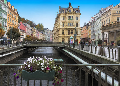 波巴摄影照片_卡尔斯巴德，捷克共和国，2015 年 10 月 10 日-历史悠久的城市中心