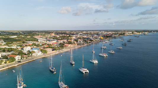 加勒比船游艇港口博内尔岛空中无人驾驶飞机俯视图