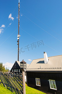 斯卡姆迪纳维亚乡村景观中的通讯塔