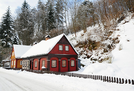 波希米亚瑞士的冬季小村庄