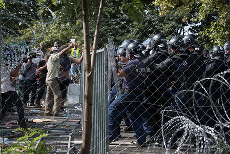 塞尔维亚 - 难民危机 - 匈牙利边境冲突