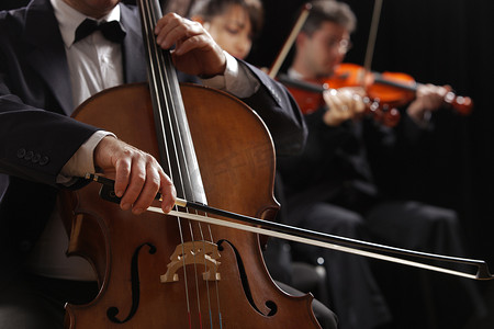 古典圆花边摄影照片_“古典音乐、大提琴和小提琴”