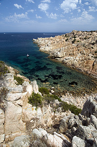 撒丁岛的蓝色大海。