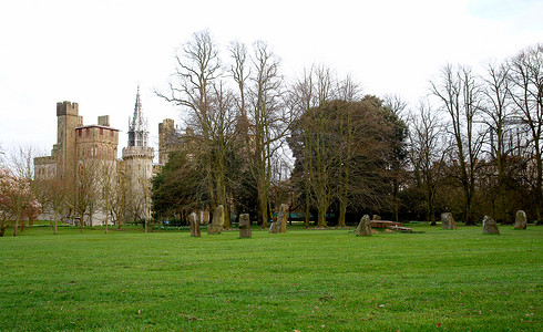Bute 公园白色背景中的城堡，加的夫，威尔士。