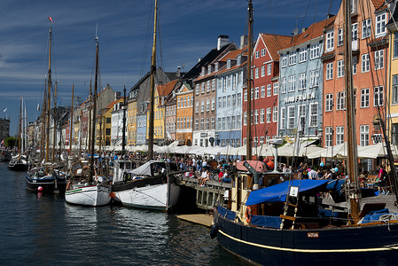 哥本哈根新港色彩缤纷的建筑