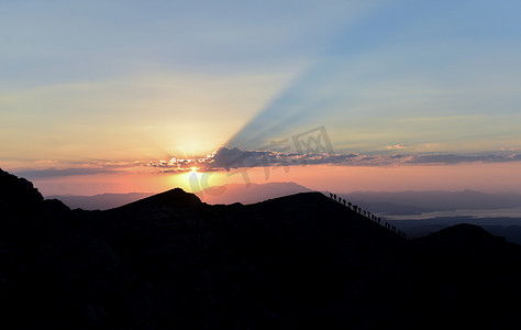 帮助登山摄影照片_登山、远足和观光活动