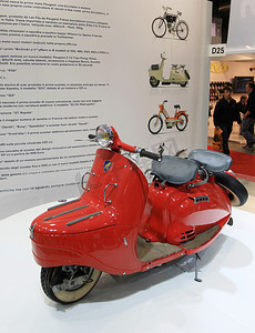 铃木里美摄影照片_EICMA，国际摩托车展览会