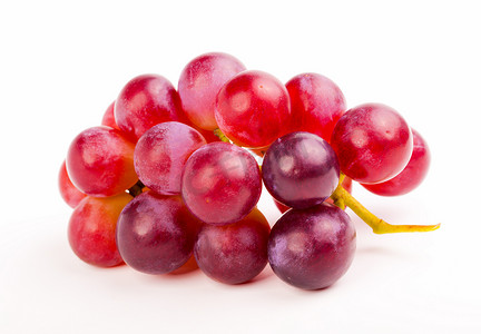 红葡萄，孤立在白色背景上。