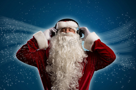 圣诞老人正在听音乐