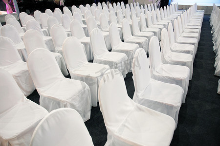 班级公约摄影照片_一排排白色椅子