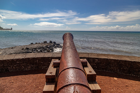 Reuinion 岛圣丹尼斯海滨的老炮