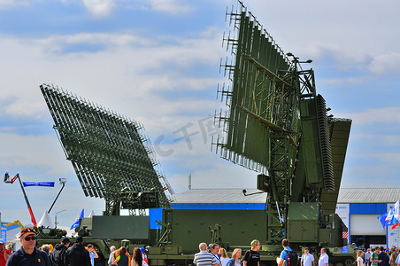 俄罗斯莫斯科-2015 年 8 月：第 12 MA 展示的移动雷达