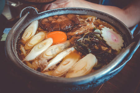 豆腐摄影照片_传统的日本寿喜烧餐