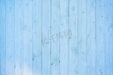 木板刻画摄影照片_淡蓝色木板表面纹理