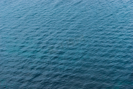 波纹在黑海顶视图 o 的蓝色水面上