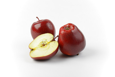 两个半红苹果