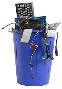 蓝色垃圾桶中的电子废料