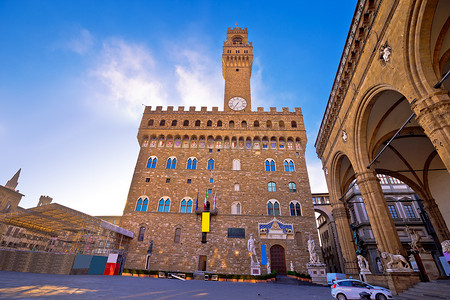 佐迪亚摄影照片_佛罗伦萨广场和 Palazzo Vecchio 街道上的 Piazza della Signoria