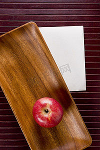健康与饮食封面摄影照片_背景与苹果
