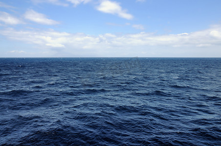 蓝色的海天地平线背景