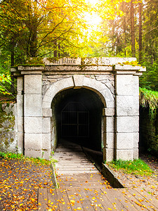 捷克苏马瓦山脉历史施瓦岑贝格运河隧道的下入口
