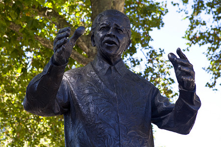 纳尔逊曼德拉雕像在伦敦
