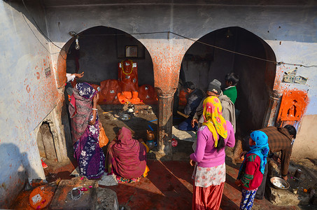 印度斋浦尔 — 2014 年 12 月 30 日：不知名的印度人住在斋浦尔的 Chand Baori Stepwell