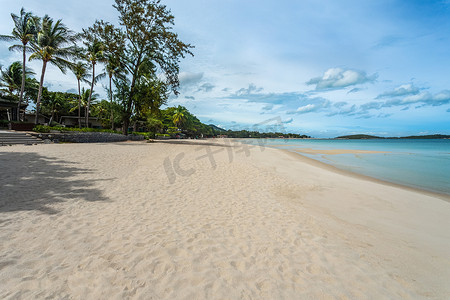 白色沙滩查汶海滩，苏梅岛，泰国。 