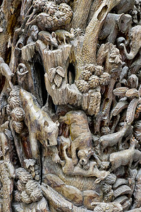 木头雕刻的野生动物图案