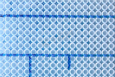 孔板摄影照片_DNA PCR扩增工具：384孔板