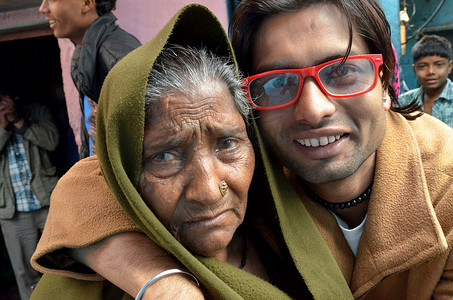 贫困老人摄影照片_印第安人