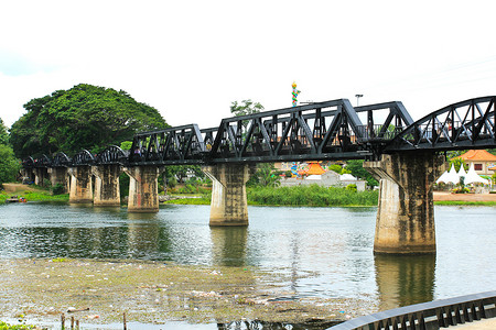 桂河大桥是第二次世界大战中一座历史悠久的桥梁，泰国