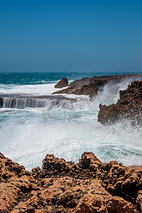 西澳大利亚大风天气期间的 Quobba 喷气孔波浪